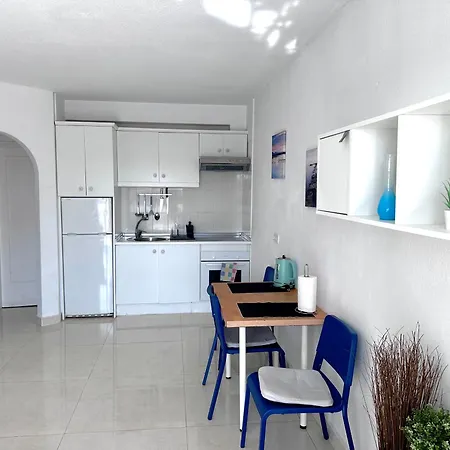 Cozy 1bd Лос Кристианос